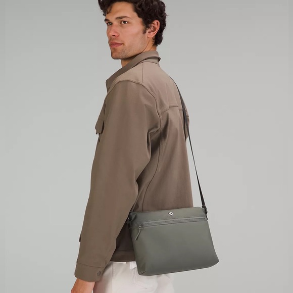 RARE LULULEMON NEW PARENT BACKPACK - Picture 13 of 17